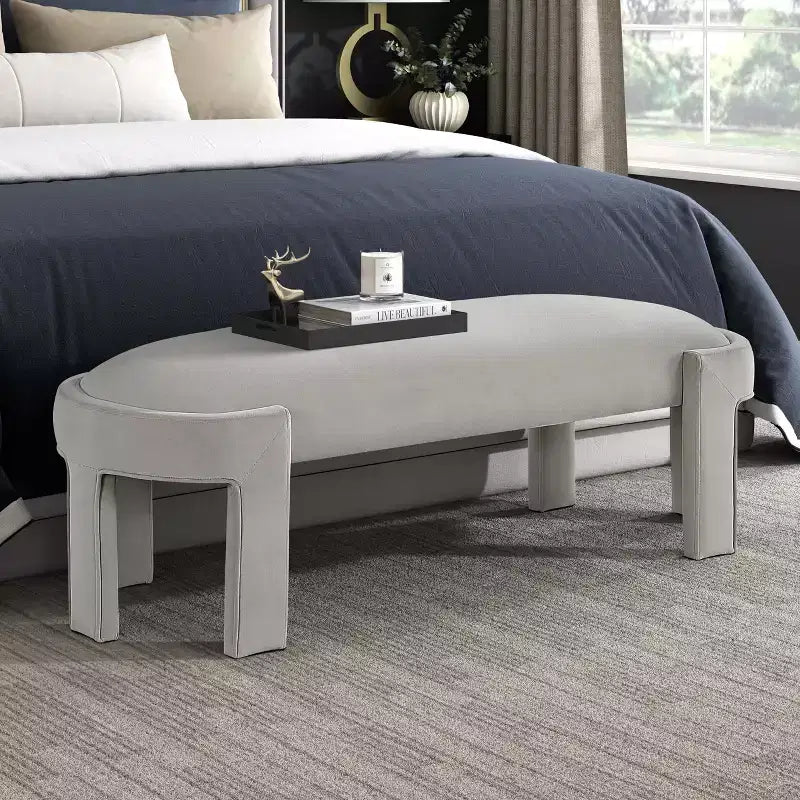 Panca moderna ed elegante imbottita in velluto con struttura in compensato, lussuoso pouf ovale confortevole per camera da letto, ingresso
