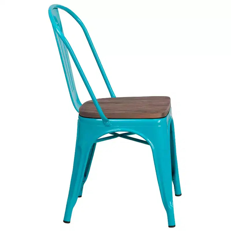 Sedia impilabile in metallo con sedile in legno
