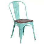 Sedia impilabile in metallo con sedile in legno