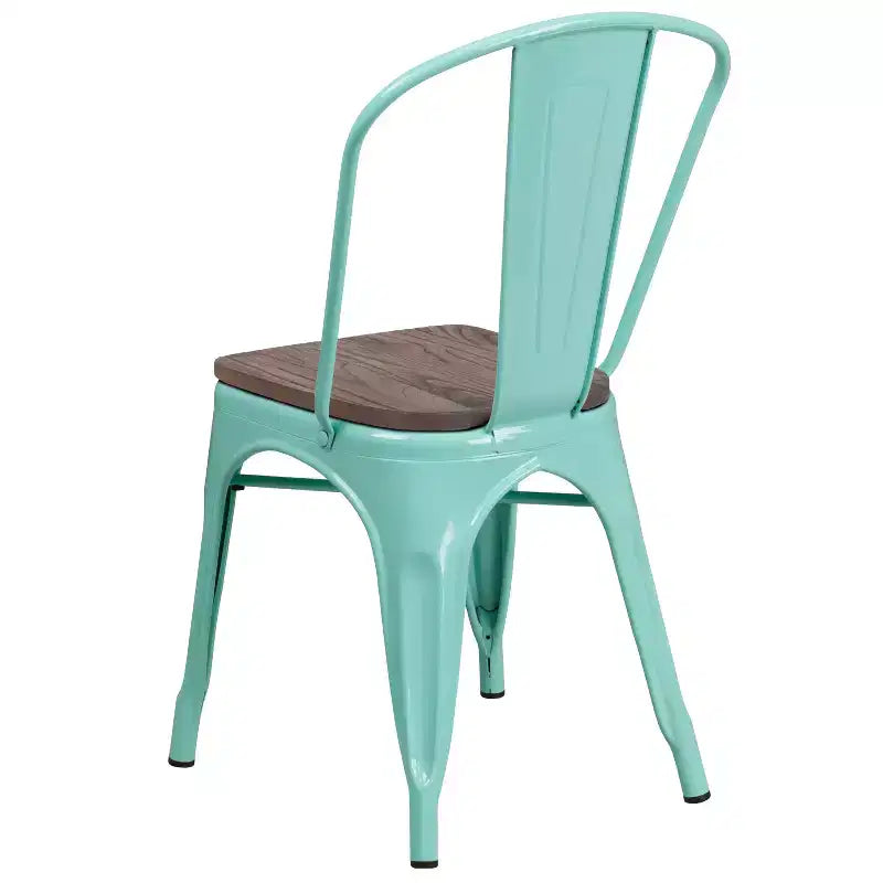 Sedia impilabile in metallo con sedile in legno