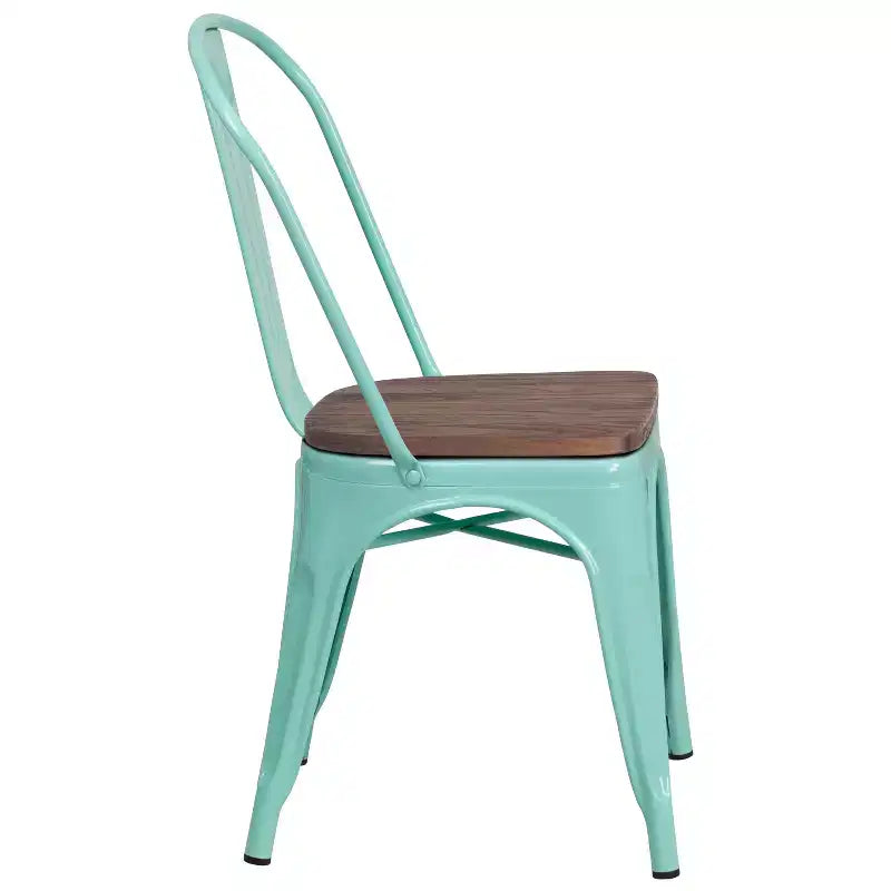 Sedia impilabile in metallo con sedile in legno