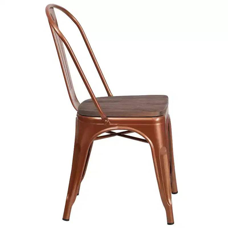 Sedia impilabile in metallo con sedile in legno